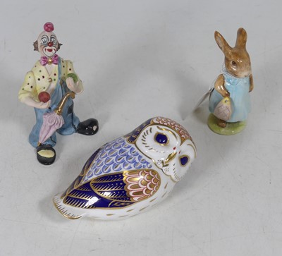 Lot 157 - A Royal Crown Derby porcelain paperweight 'Owl'...