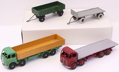 Lot 681 - Dinky Toys group of 2 loose Foden Trucks and 2...
