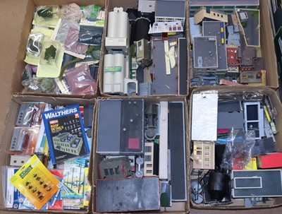 Lot 237 - Six boxes containing various HO gauge...