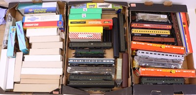 Lot 266 - Three trays of various HO gauge boxed and...