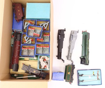 Lot 400 - A variety of Hornby-Dublo items: 8 manual...
