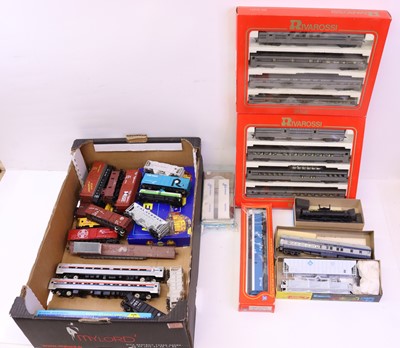 Lot 231 - One tray containing various HO gauge wagons...