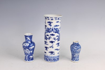 Lot 57 - A Chinese blue and white hat stand and two...