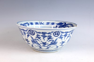 Lot 44 - A Chinese Ming-style blue and white bowl,...