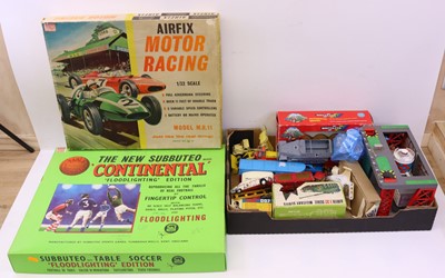 Lot 557 - A mixed collection of various playworn diecast...