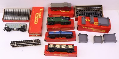 Lot 221 - Triang Railways 00 gauge collection of rolling...