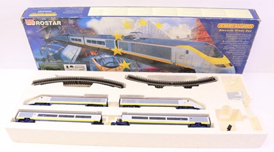 Lot 187 - Hornby 00 gauge Euro Star set comprising a...