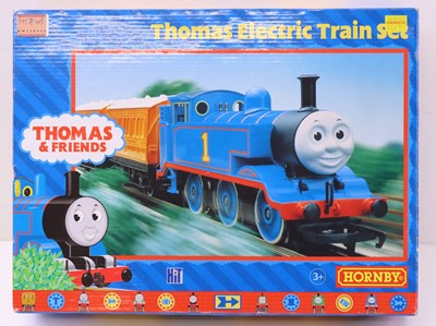 Lot 186 - A Hornby 00 gauge Thomas and Freinds train set...