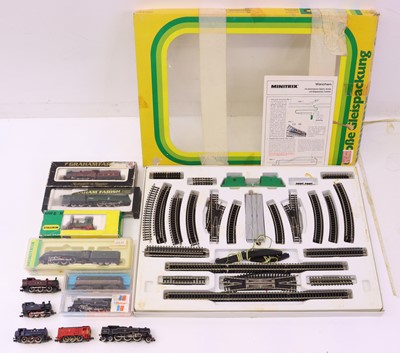 Lot 295 - A collection of N gauge locomotives to include...