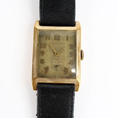 Lot 343 - A mid-20th century gentlemans 9 carat gold...