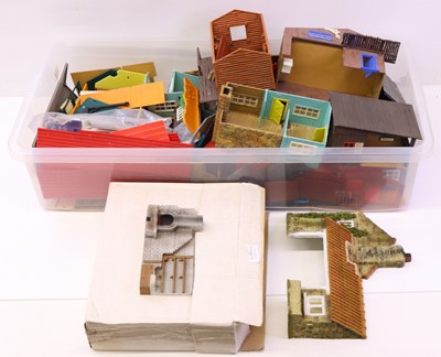 Lot 419 - Collection of mixed Britains plastic buildings...