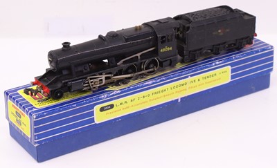 Lot 280 - Hornby Dublo 3224 3-rail LMR 2-8-0-F loco, in...
