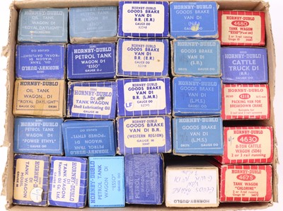 Lot 335 - A collection of Hornby Dublo 2 and 3 rail...