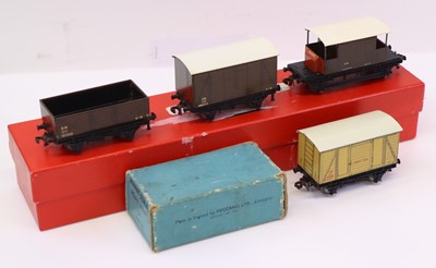 Lot 337 - Four Hornby Dublo 3-rail Southern wagons to...