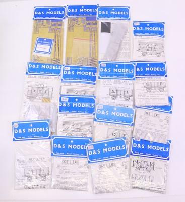 Lot 482 - A collection of 14 00 gauge D&S Danny Pinnock...