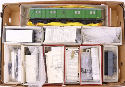 Lot 247 - A collection of built and unbuilt 0 gauge...