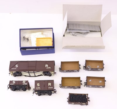 Lot 257 - Small tray of 0-16.5 scale 0 gauge narrow...