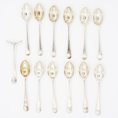 Lot 278 - A set of twelve George V silver teaspoons, in...