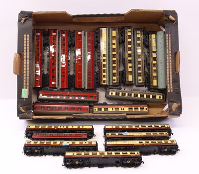 Lot 352 - Twenty two unboxed Hornby-Dublo Super Detail...