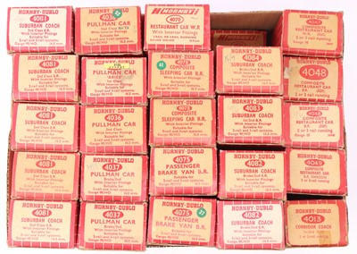 Lot 356 - Twenty Five Hornby-Dublo Super Detail &...