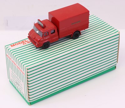 Lot 986 - Model Road Replicas built, painted white metal,...