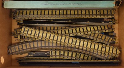 Lot 358 - Hornby-Dublo pre-war clockwork track: 18 full...