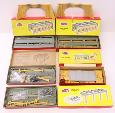 Lot 366 - Hornby-Dublo plastic buildings kits: 5020...