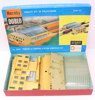 Lot 325 - 5083 Hornby-Dublo Terminal Station Composite...
