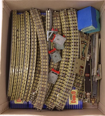 Lot 370 - Box of Hornby-Dublo 3-rail track, all...