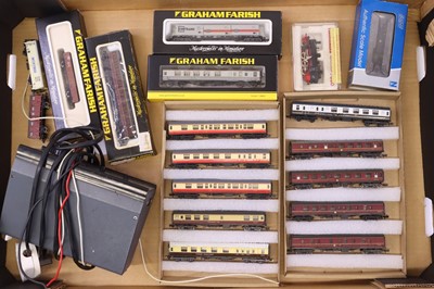 Lot 488 - One tray containing various N gauge items to...
