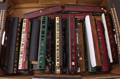 Lot 224 - One tray containing 18 complete and 3...