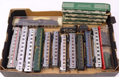 Lot 464 - French HO items including Fleischmann Class...