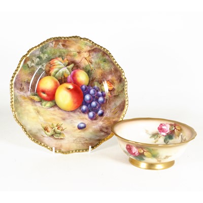 Lot 184 - A Royal Worcester porcelain cabinet plate,...
