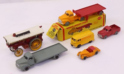 Lot 348 - Dublo Dinky Toys: 072 Bedford Articulated Flat...