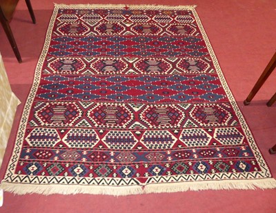 Lot 1405 - A Kilim rug, 190cm x 250cm