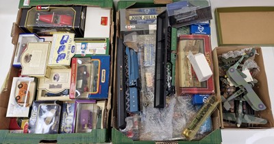 Lot 526 - 2 trays of mixed boxed and loose modern issue...