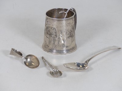 Lot 255 - A George V silver mug, having applied...