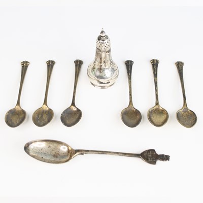Lot 258 - A set of six silver-gilt scroll-end teaspoons,...