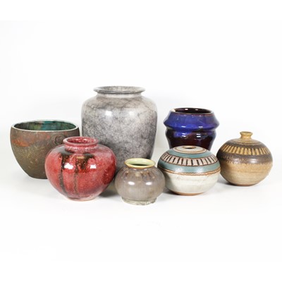 Lot 160 - A collection of 20th century ceramics, to...