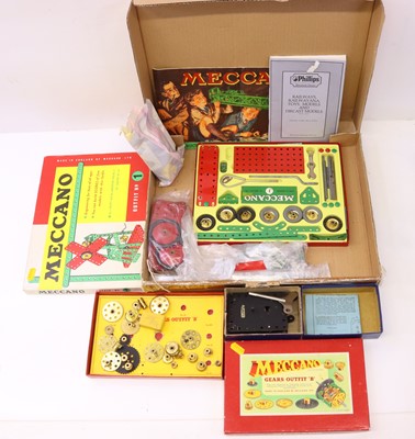 Lot 982 - Collection of 1950s Meccano to include a gears...