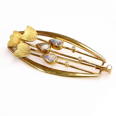 Lot 2029 - An 18ct yellow gold stylised tulip openwork...