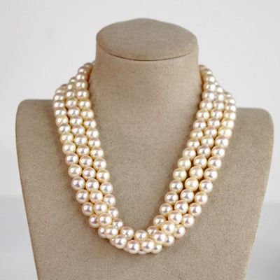 Lot 2031 - A three-row pearl choker, comprising 43, 44...
