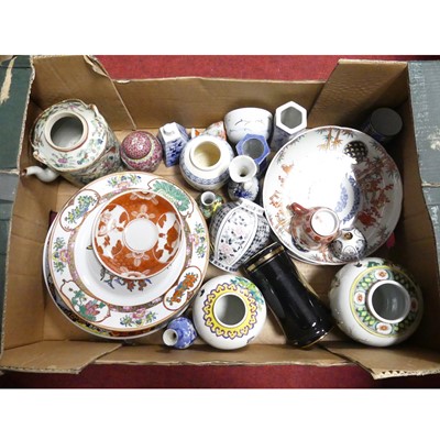 Lot 132 - A collection of oriental ceramics, to include...