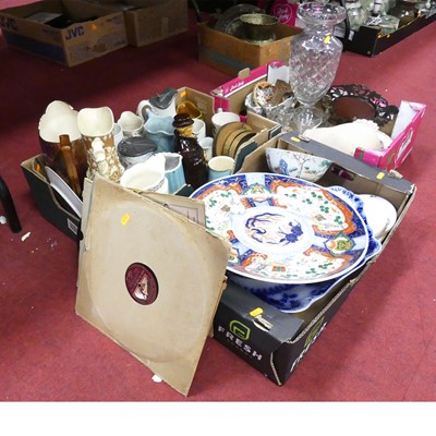 Lot 143 - A collection of ceramics and glass, to include...