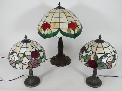 Lot 122 - A reproduction Tiffany style table lamp,...