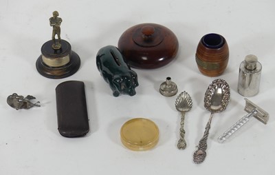Lot 460 - A collection of miscellaneous items, to...