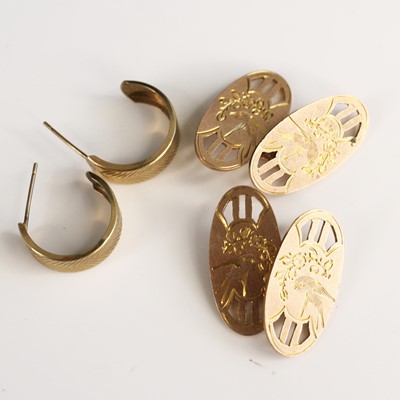 Lot 311 - A pair of Art Deco 9ct gold pierced oval...