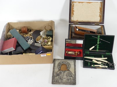 Lot 473 - A collection items to include costume...