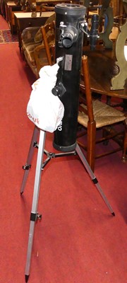 Lot 1318 - A Vivo Model 76700 telescope on tripod stand,...