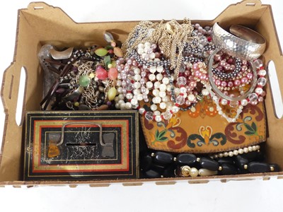 Lot 434 - A collection of costume jewellery, to include...